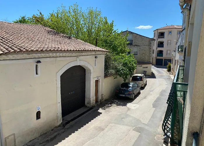 De Village Avec Terrasse Appartement Plaissan